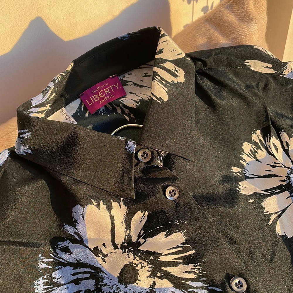 Liberty of London 100% silk crêpe de Chine shirt with buttons